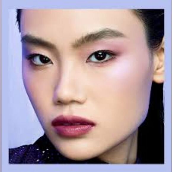 MAC Beam There Done That Lustreglass Lipstick - Picture 9 of 16